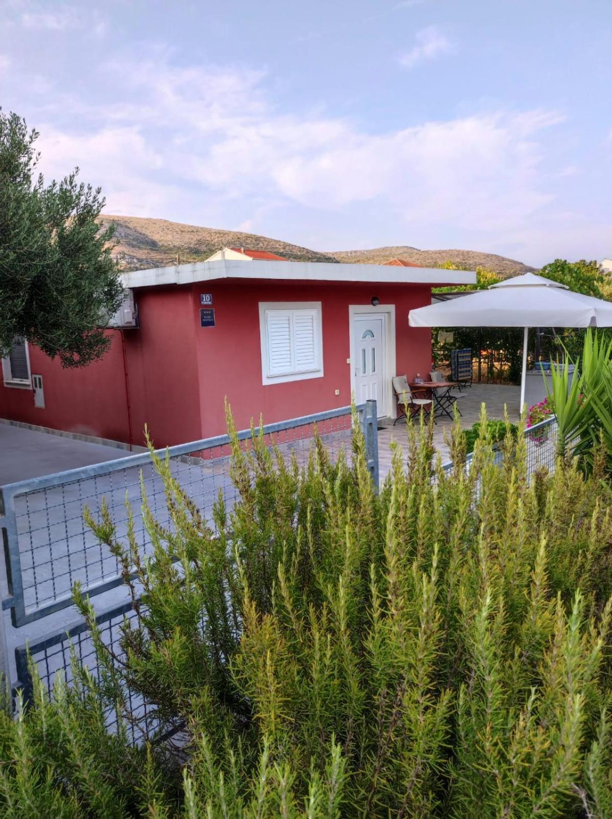 Studio Apartman Mare Trogir Exterior photo